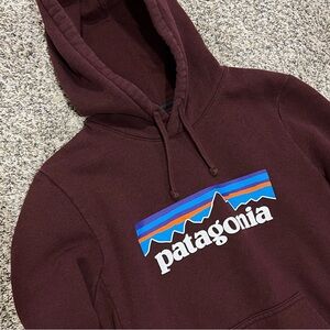 Men’s Patagonia P-6 Logo Uprisal Hoody maroon red color casual wear preowned